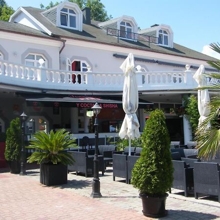 Y Hostel Balatonlelle Esterno foto