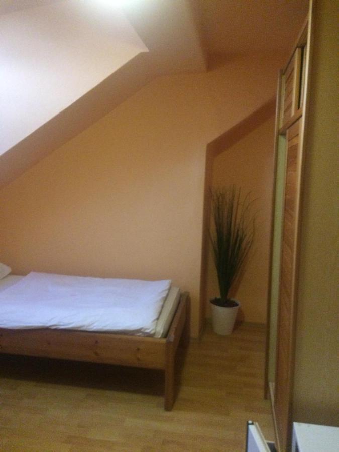Y Hostel Balatonlelle Esterno foto